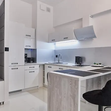 - Platan Tower 公寓